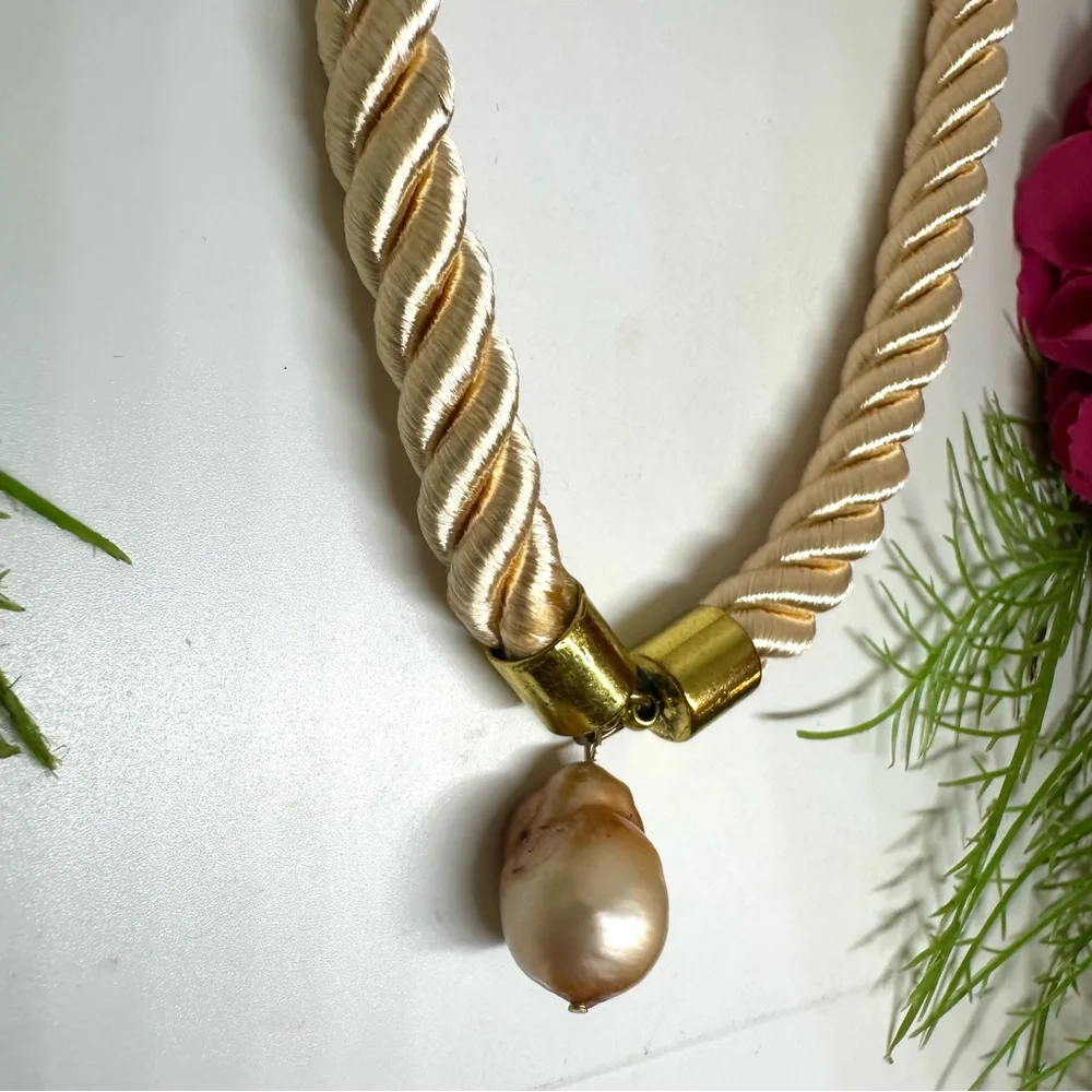 VINTAGE⚜️Satin Rope Choker Necklace With Real Baroque Pearl